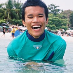 noppakao.laugh.beach.fun.wet.clothes.sunprotection.thailand.bangkok.koh.samed